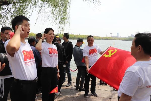 中铁九局六公司苏州地铁S1线项目党支部开展“传承红色基因  凝聚奋进力量”主题党日活动
